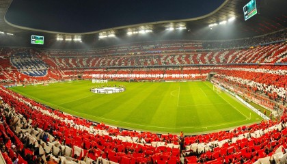 【爱游戏体育】英超官方详解埃弗顿铁腰掌掴队友红牌事件！曼联惊愕，莫耶斯欢呼